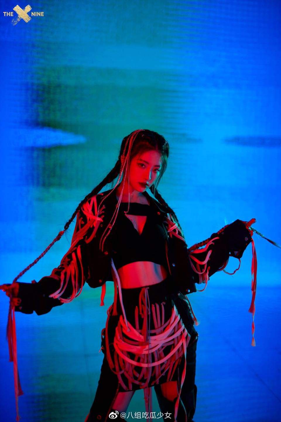 Kể cả không biết THE9 là ai bạn cũng sẽ bất ngờ với tạo hình của nhóm trong MV “SPHINX” ảnh 1