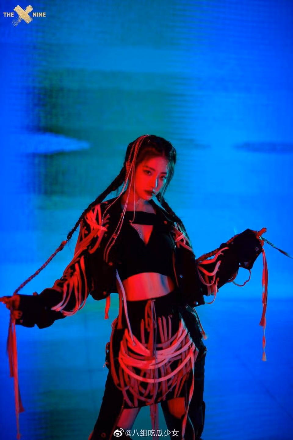Kể cả không biết THE9 là ai bạn cũng sẽ bất ngờ với tạo hình của nhóm trong MV “SPHINX” ảnh 1