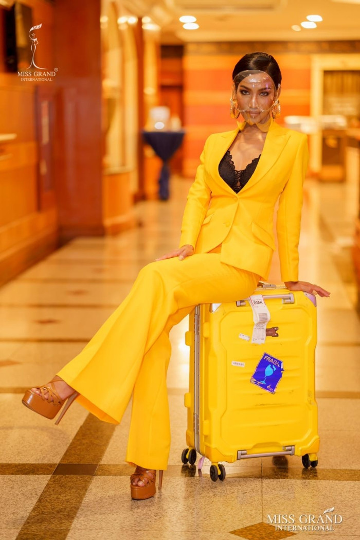 Muôn hình muôn vẻ các loại khẩu trang từ dàn đối thủ của Ngọc Thảo tại Miss Grand International 2020 ảnh 1