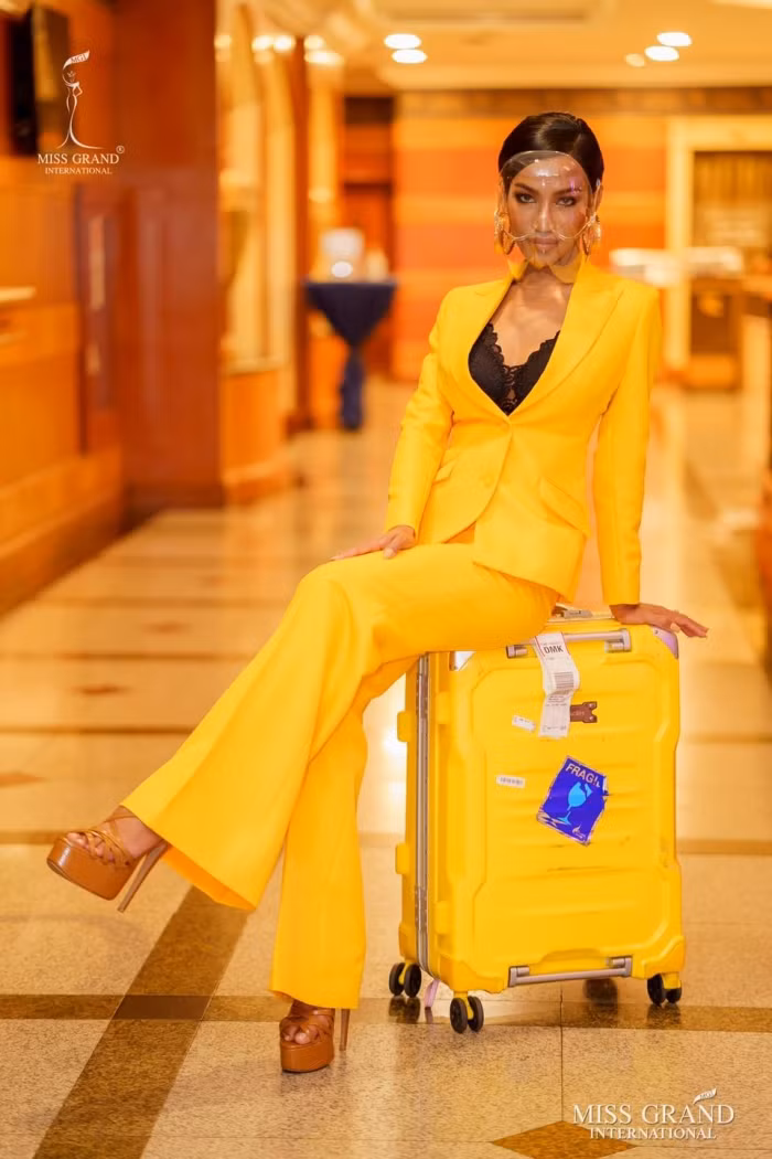 Muôn hình muôn vẻ các loại khẩu trang từ dàn đối thủ của Ngọc Thảo tại Miss Grand International 2020 ảnh 1