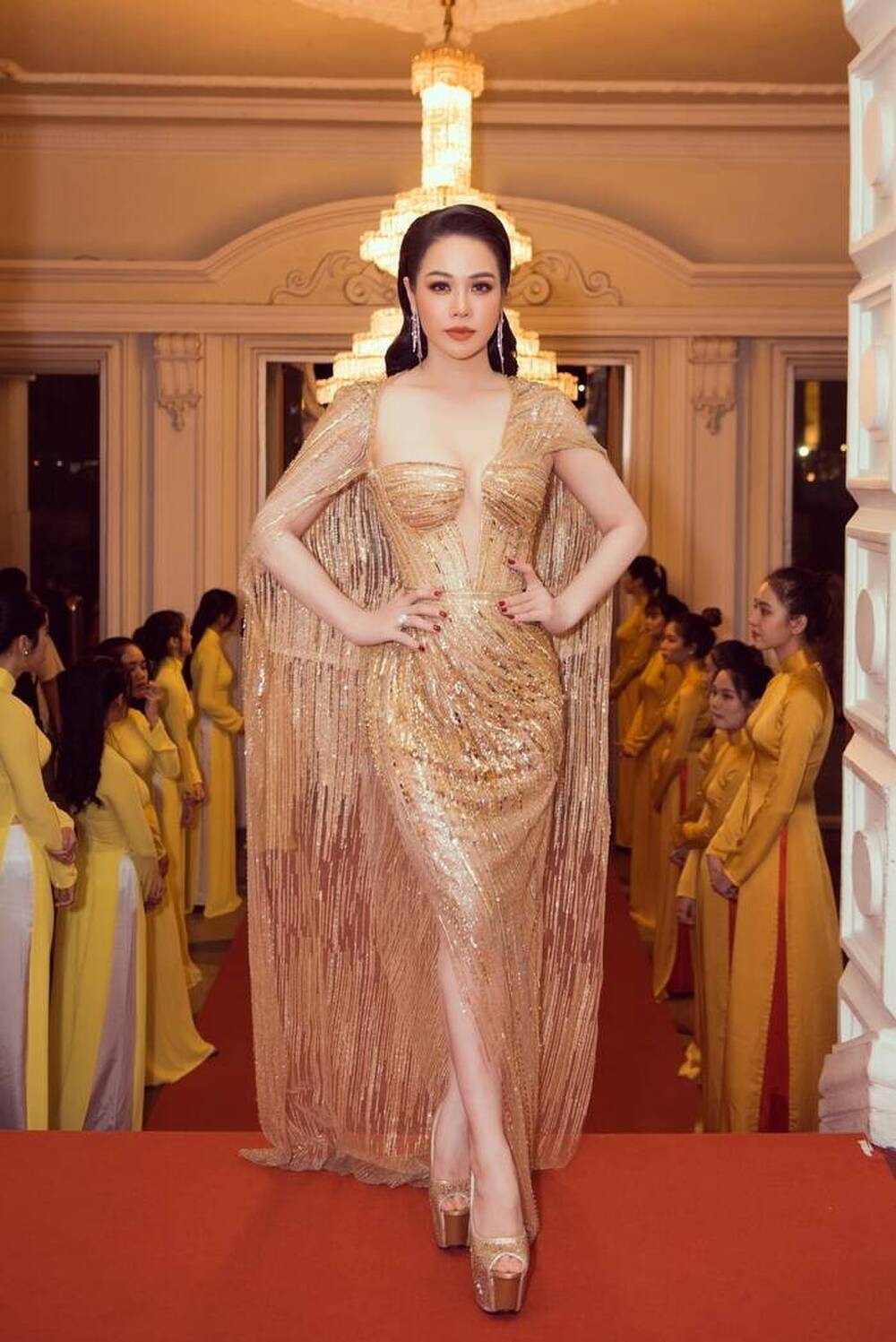 Á hậu Phương Anh mặc bộ váy được yêu thích nhất nhì showbiz Việt, đụng hàng 5 mỹ nhân đình đám ảnh 7