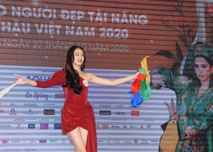 Top 35 Hoa Hậu Việt Nam 2020 trình diễn nhiều sở trường ấn tượng trong phần thi Tài năng ảnh 5