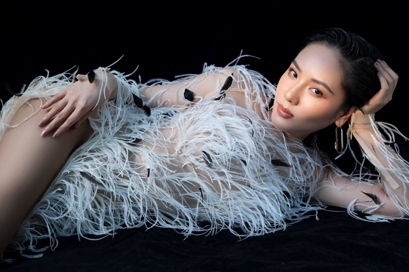 Ba mỹ nhân Việt cùng diện mẫu váy đính lông, vì sao Tăng Thanh Hà được khen nổi trội nhất? ảnh 2