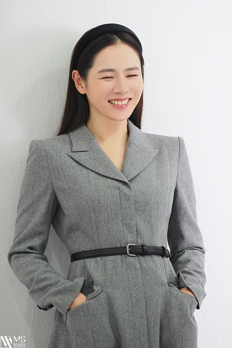 Học ngay “chị đẹp” Son Ye Jin cách dùng phụ kiện cho tóc xinh đẹp ấn tượng trong mùa Đông ảnh 2