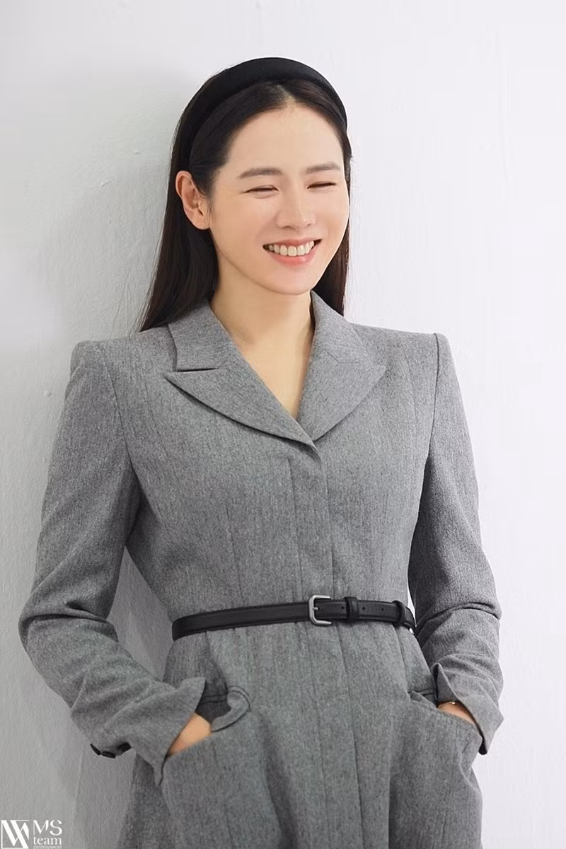 Học ngay “chị đẹp” Son Ye Jin cách dùng phụ kiện cho tóc xinh đẹp ấn tượng trong mùa Đông ảnh 2