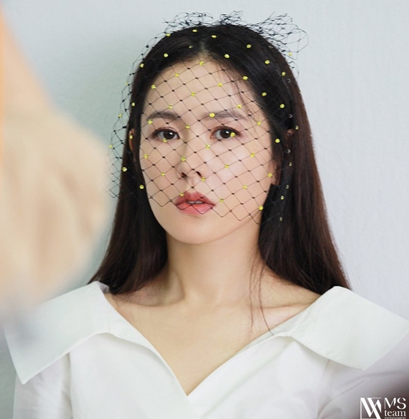 Học ngay “chị đẹp” Son Ye Jin cách dùng phụ kiện cho tóc xinh đẹp ấn tượng trong mùa Đông ảnh 11