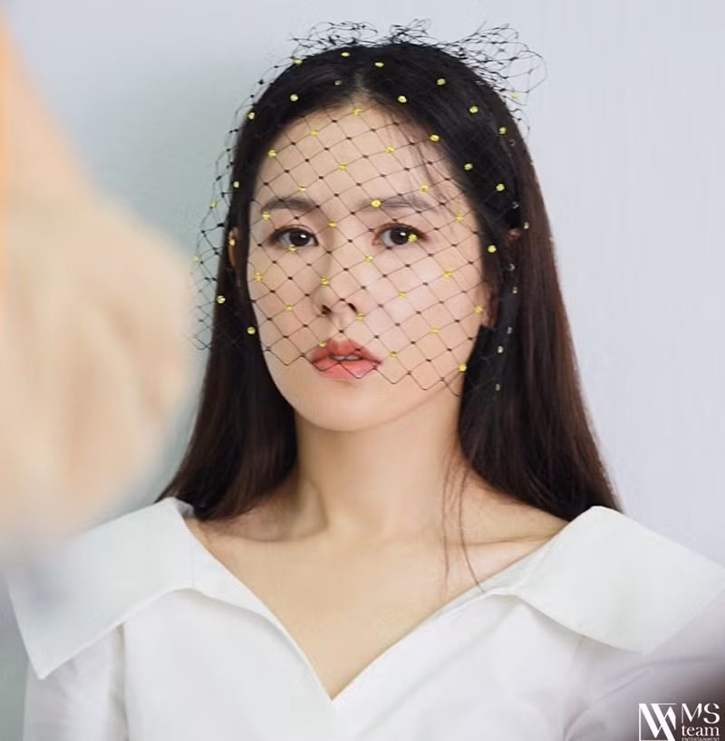 Học ngay “chị đẹp” Son Ye Jin cách dùng phụ kiện cho tóc xinh đẹp ấn tượng trong mùa Đông ảnh 11