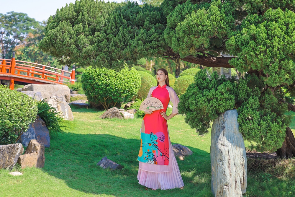 Á hậu Phương Anh, Ngọc Thảo khoe sắc vóc rạng rỡ trong BST áo dài đón Tết Tân Sửu ảnh 8