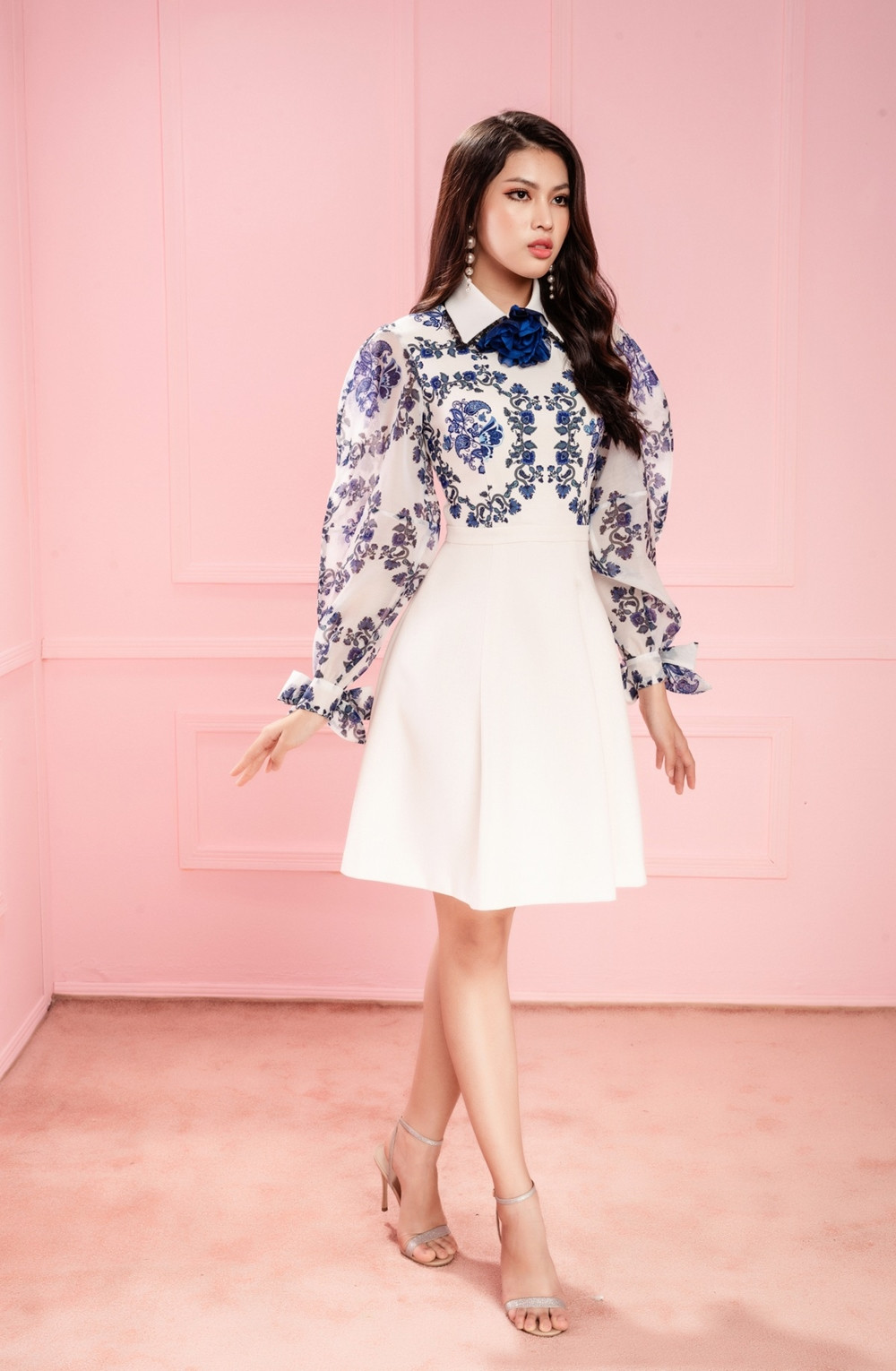 Học Hoa hậu Đỗ Thị Hà và hai nàng Á hậu cách chọn trang phục xinh tươi mùa Lễ Tết ảnh 6