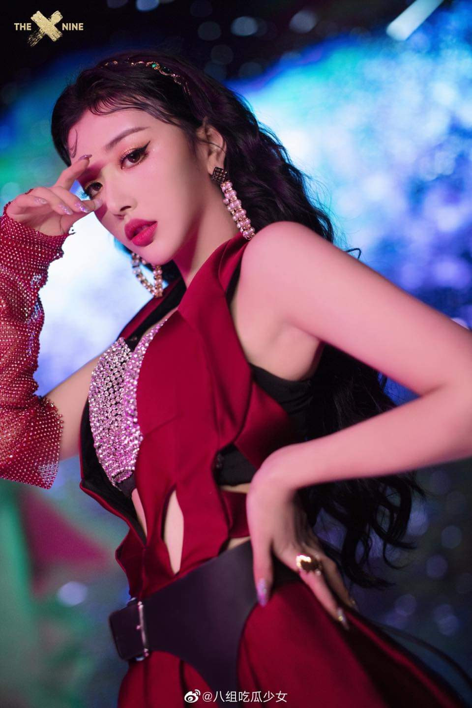 Kể cả không biết THE9 là ai bạn cũng sẽ bất ngờ với tạo hình của nhóm trong MV “SPHINX” ảnh 3