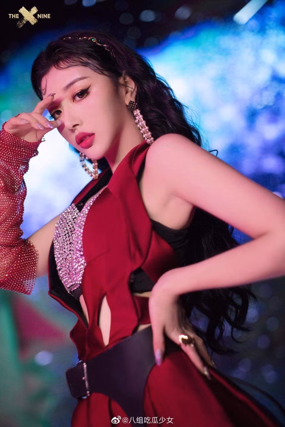 Kể cả không biết THE9 là ai bạn cũng sẽ bất ngờ với tạo hình của nhóm trong MV “SPHINX” ảnh 3