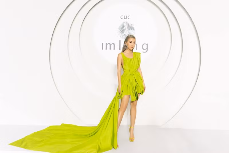 Diện váy Công Trí trên thảm đỏ VMAs, Nicole Richie “đụng hàng” tận 9 mỹ nhân showbiz Việt ảnh 9