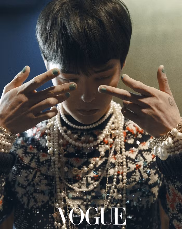 Chỉ có thể là G-DRAGON, chụp ảnh thời trang phía sau lưng vẫn được khen nức nở ảnh 2