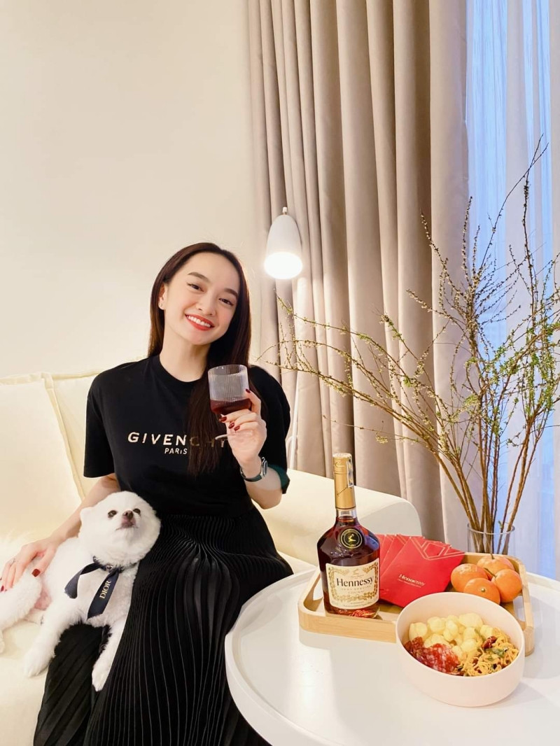 Học Kaity Nguyễn cách chọn trang phục "hack dáng" cực đỉnh, mét rưỡi mà cứ ngỡ mét bảy ảnh 6