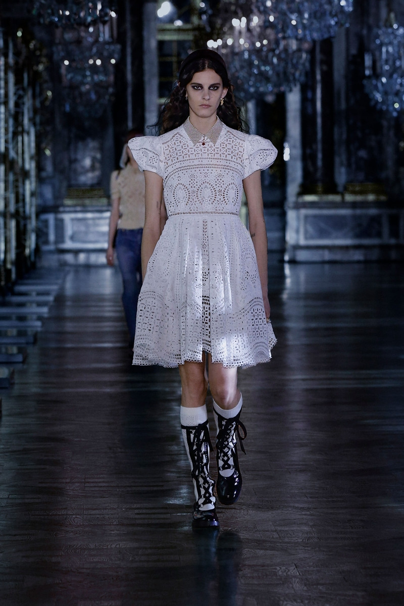 Dior tung BST Thu Đông 2021 với các thiết kế được lấy cảm hứng từ đại sứ thương hiệu Jisoo ảnh 8