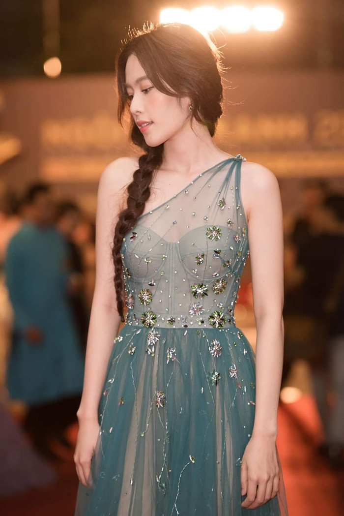 Những bộ cánh "hút like" nhất của người đẹp Nam Em trên mạng xã hội trong năm qua ảnh 5