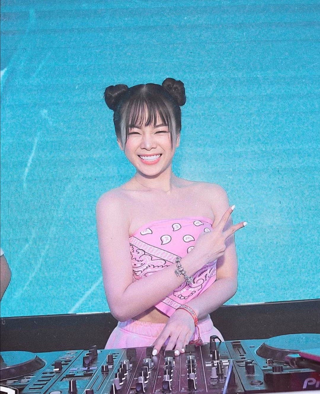 Ngắm gu thời trang chuẩn fashionista của Mie, DJ xinh đẹp của show “Rap Việt” ảnh 8