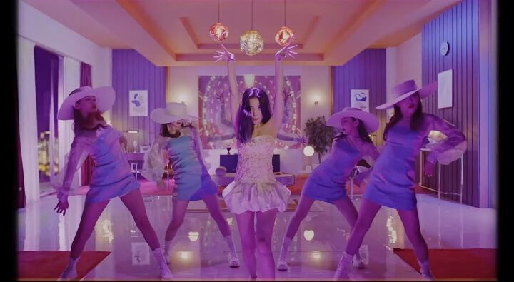 Top 3 MV idol nữ có trang phục đẹp nhất nửa đầu năm 2020 gọi tên BLACKPINK, còn ai nữa? ảnh 3