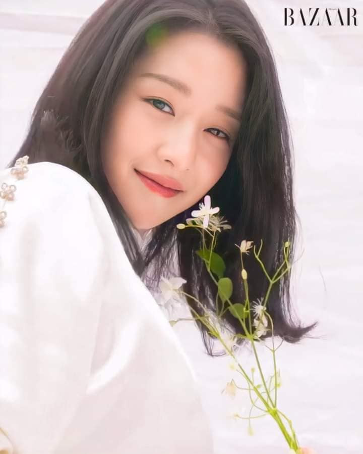 Seo Ye Ji khiến fan lo lắng vì thân hình “da bọc xương” trên Harper's BAZAAR Hàn ảnh 7