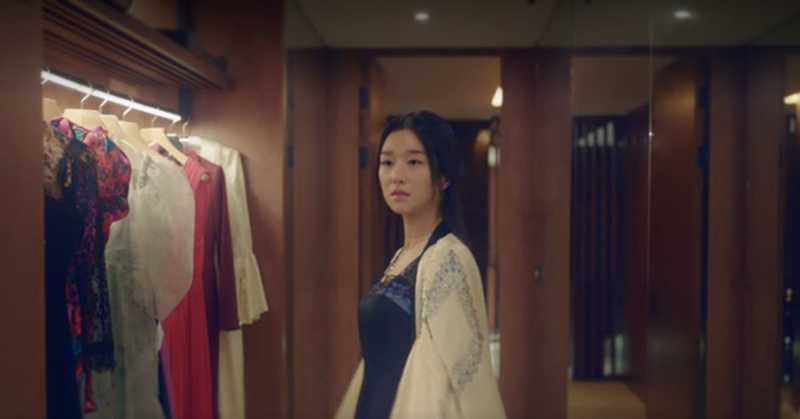 8 bộ trang phục trong “Điên Thì Có Sao” giúp Seo Ye Ji trở thành biểu tượng thời trang mới ảnh 4
