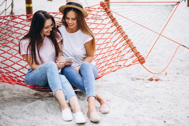 Bí mật của những cô gái luôn trông rất hút mắt dù ăn mặc cực kỳ đơn giản ảnh 2