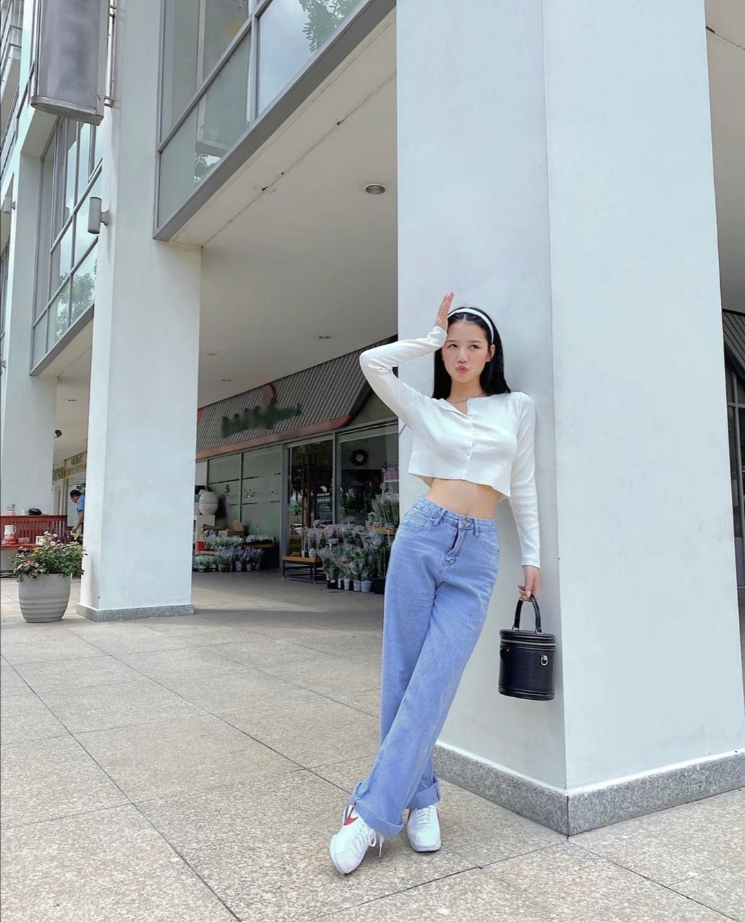 Linh Ngọc Đàm, Chi Pu, Diệu Nhi mix đồ với sneaker, “không có chất nhất, chỉ có chất hơn“ ảnh 8