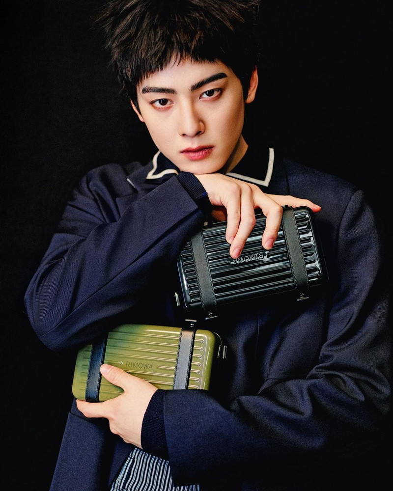 Ngắm trọn bộ ảnh gây tranh cãi của Cha Eun Woo, mặc cả váy nhưng “có gì đó rất cuốn ở đây“ ảnh 2