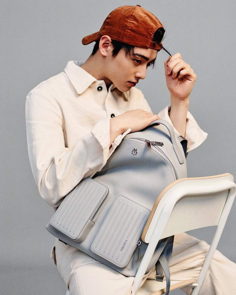 Ngắm trọn bộ ảnh gây tranh cãi của Cha Eun Woo, mặc cả váy nhưng “có gì đó rất cuốn ở đây“ ảnh 3