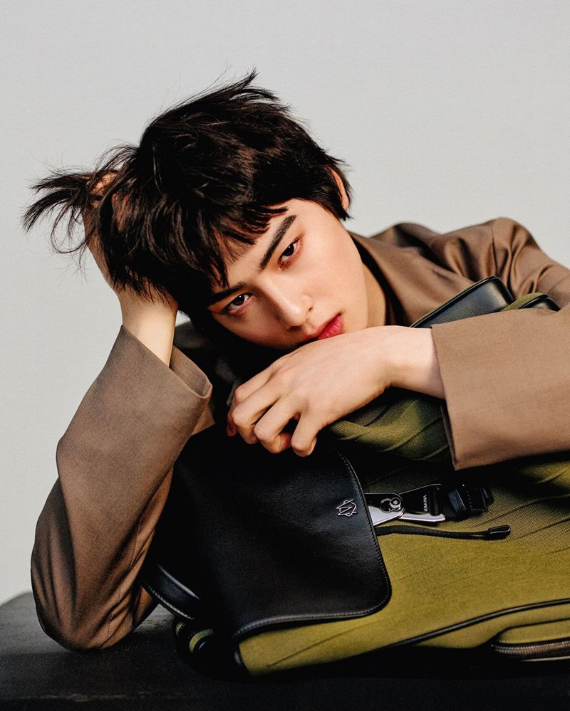 Ngắm trọn bộ ảnh gây tranh cãi của Cha Eun Woo, mặc cả váy nhưng “có gì đó rất cuốn ở đây“ ảnh 4