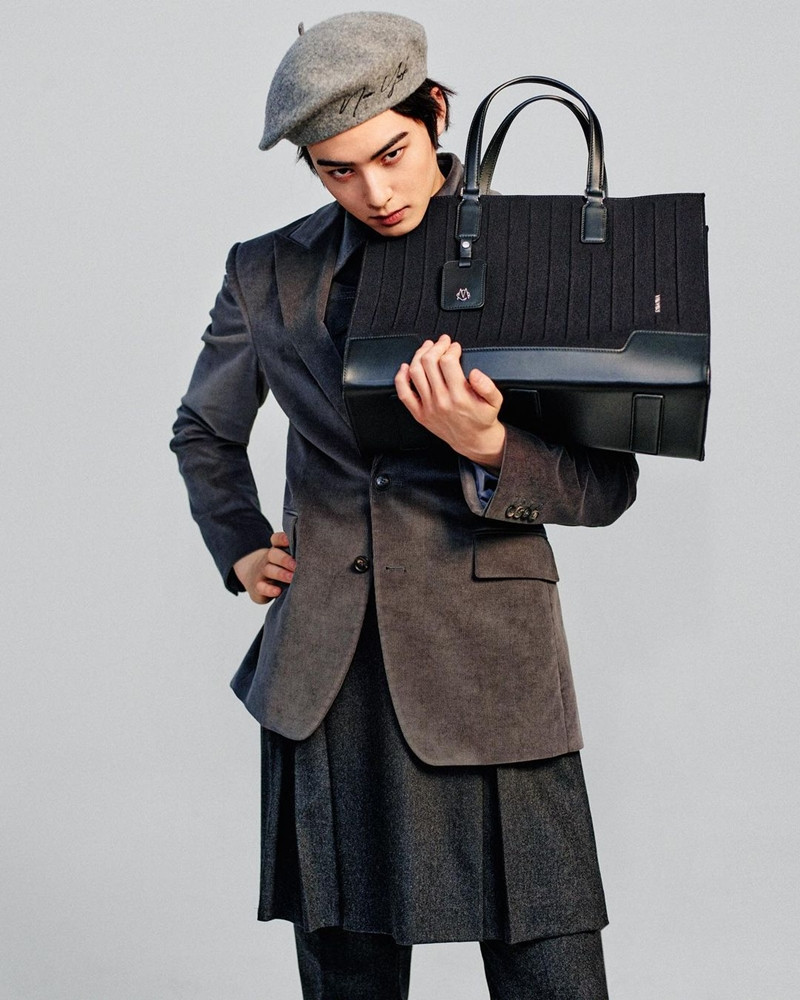 Ngắm trọn bộ ảnh gây tranh cãi của Cha Eun Woo, mặc cả váy nhưng “có gì đó rất cuốn ở đây“ ảnh 6