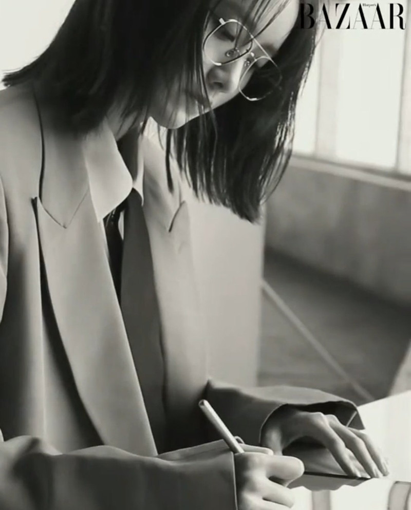 “Tường thành nhan sắc” Yoona mặc gì trong bộ ảnh mới mà được khen “đẹp trai” như nam thần? ảnh 7