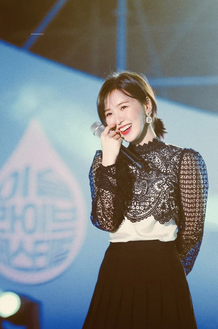 8 lần “đụng hàng” bất phân thắng bại của Jisoo (BLACKPINK) với các nữ idol xinh đẹp khác ảnh 4