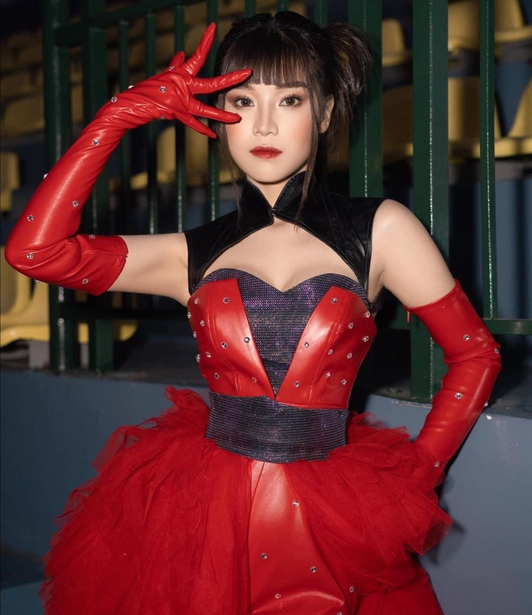 Cuộc đua "tam mã" ở làng thời trang Việt: Team đi biển, team xuống phố và team dự prom ảnh 15