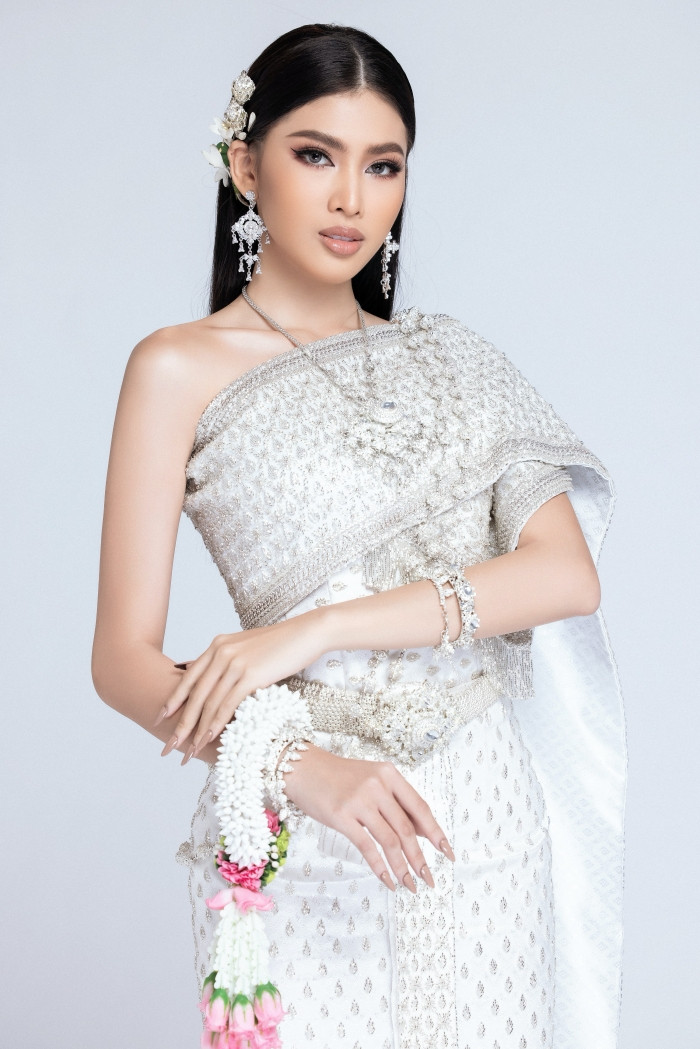 Lọt Top 10 bình chọn clip tự giới thiệu, Á hậu Ngọc Thảo tiếp tục thử thách mặc đồ Thái ảnh 3