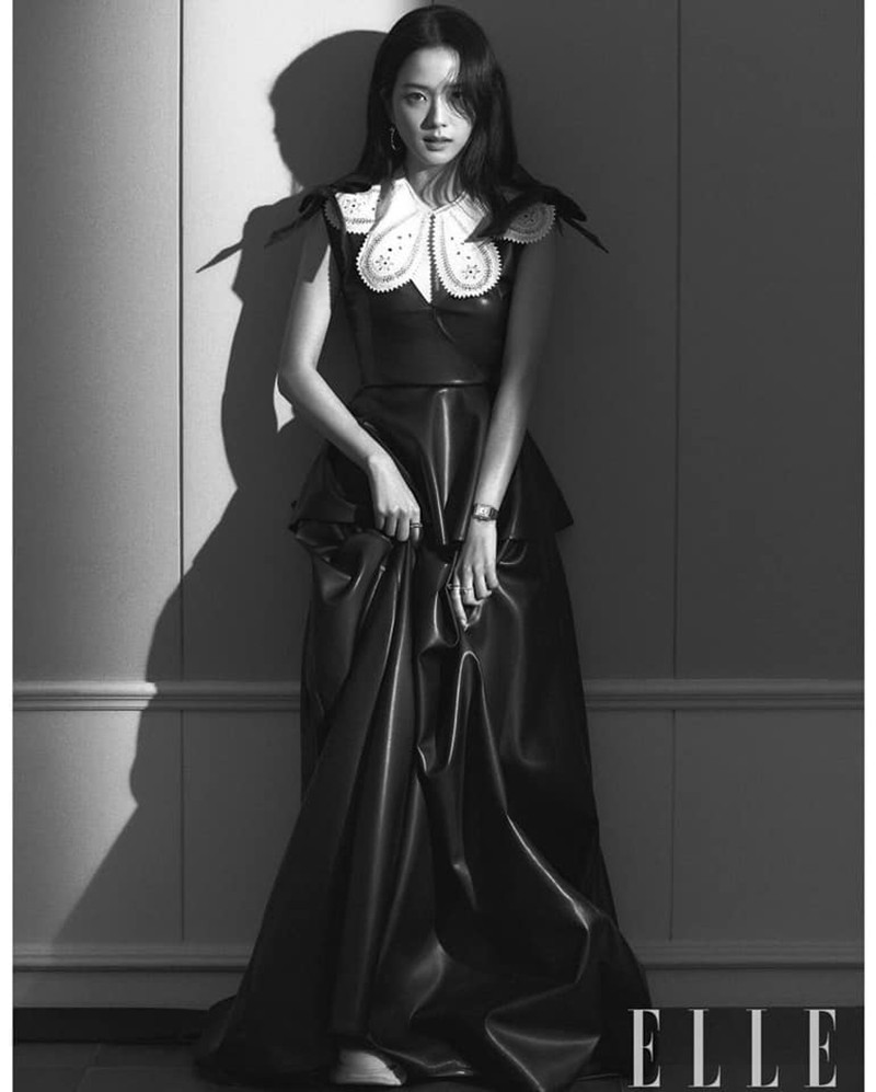 Mặc chiếc váy da bóng khó nhằn, Jisoo (BLACKPINK) “chặt đẹp” mẫu xịn của hãng ảnh 8