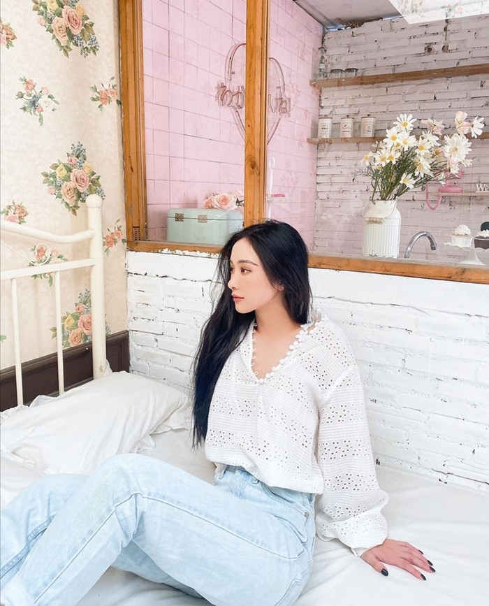 Ngọc Trinh, Jun Vũ, Phương Ly khoe khả năng "cân" mọi trang phục từ nữ tính đến cá tính ảnh 7