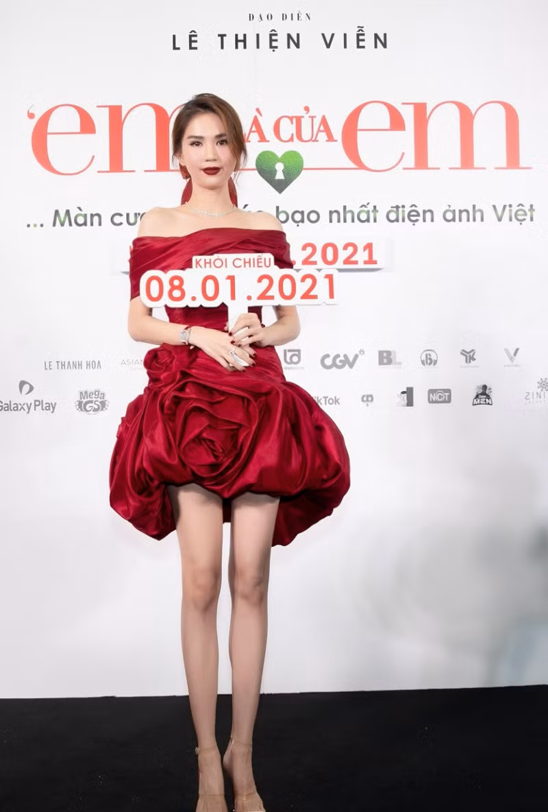 Ngọc Trinh cosplay thành đóa hồng đỏ thắm nhưng lại gây hiệu ứng ngược vì điều cơ bản này ảnh 4