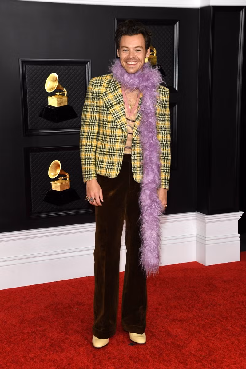Thảm đỏ rực rỡ Grammys 2021: BTS hút spotlight, Taylor Swift đẹp như nàng tiên hoa ảnh 5