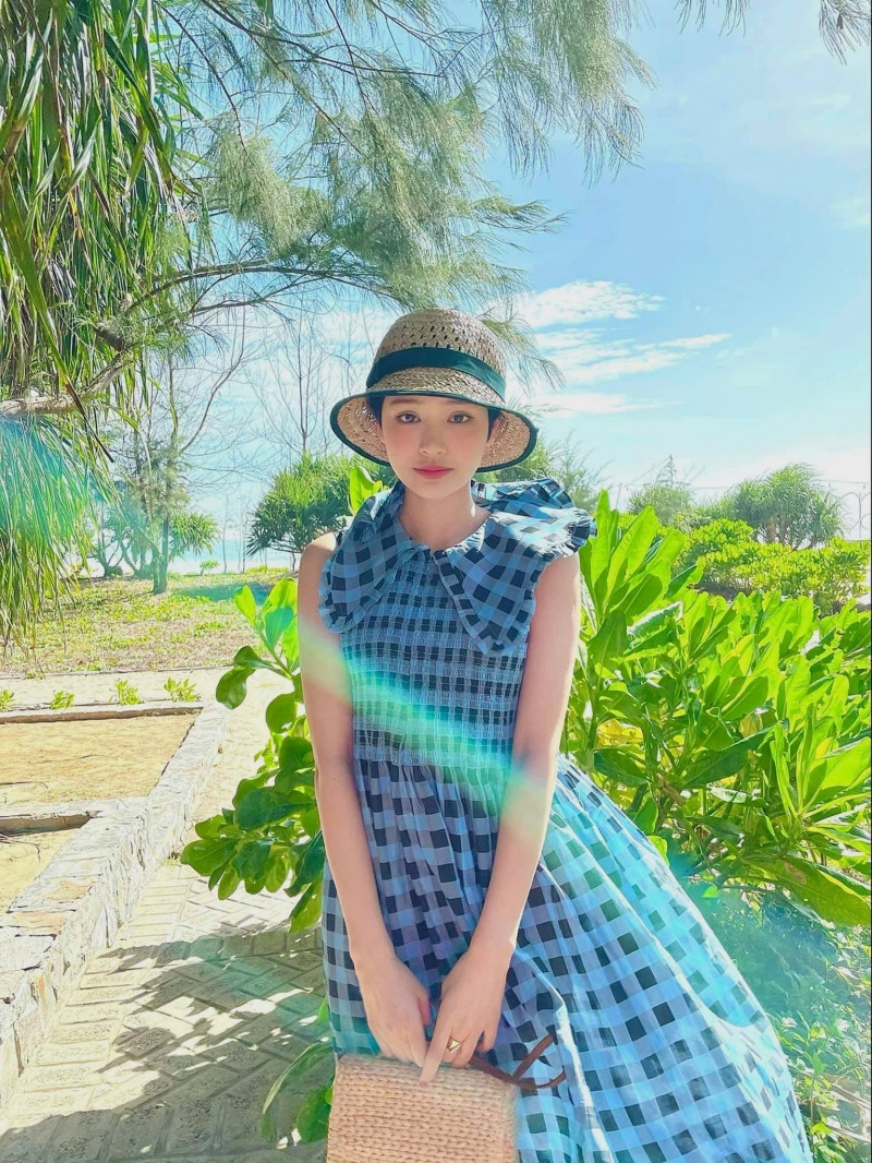 Mỹ nhân tuổi Sửu: Học cách mix đồ bình dân với hàng hiệu cao tay như “búp bê” Hiền Hồ ảnh 2