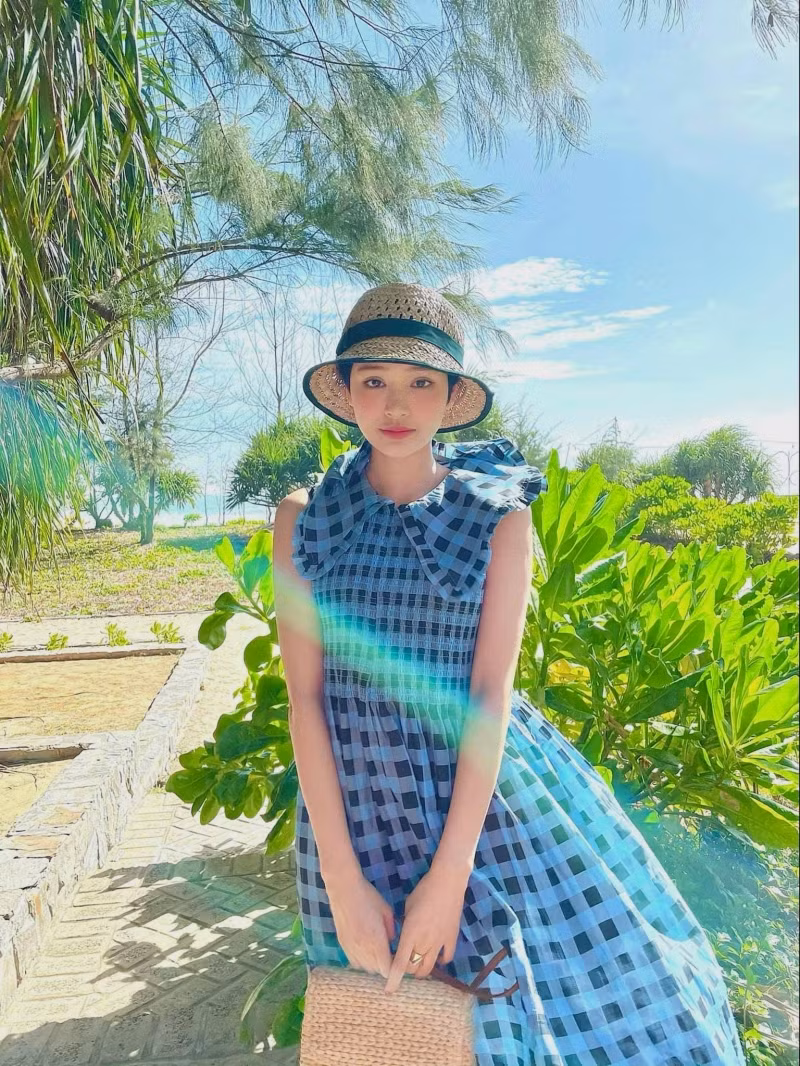 Mỹ nhân tuổi Sửu: Học cách mix đồ bình dân với hàng hiệu cao tay như “búp bê” Hiền Hồ ảnh 2