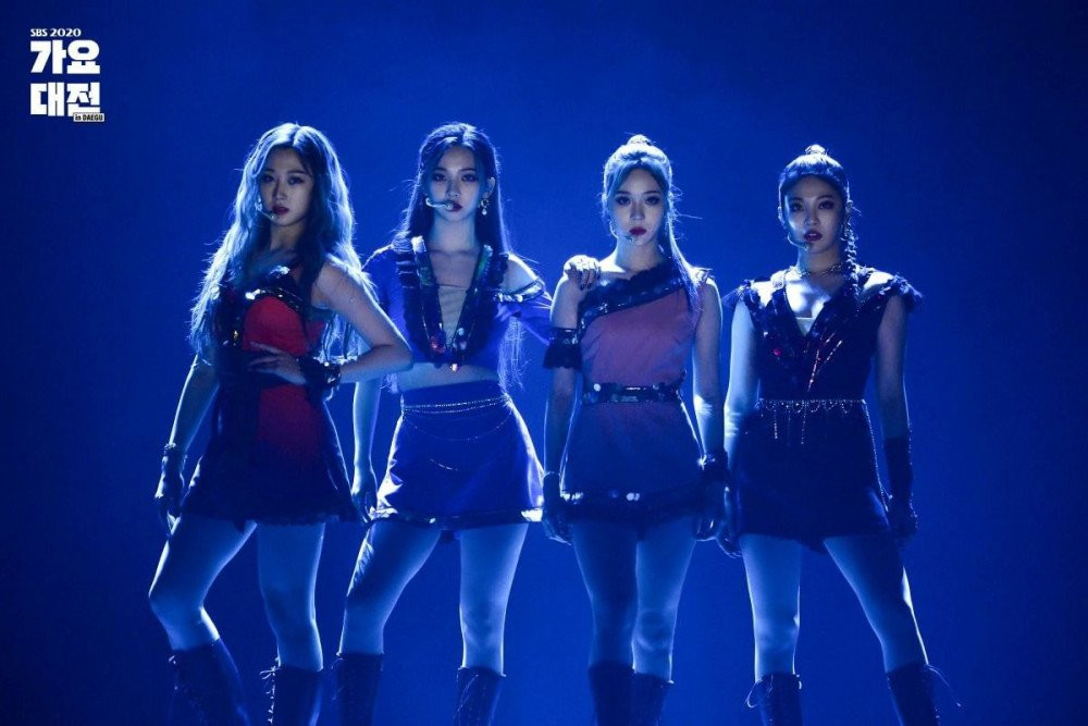 Stylist của aespa bị netizen Hàn chê bai thậm tệ vì cho 4 cô gái mặc đồ siêu khó hiểu ảnh 4