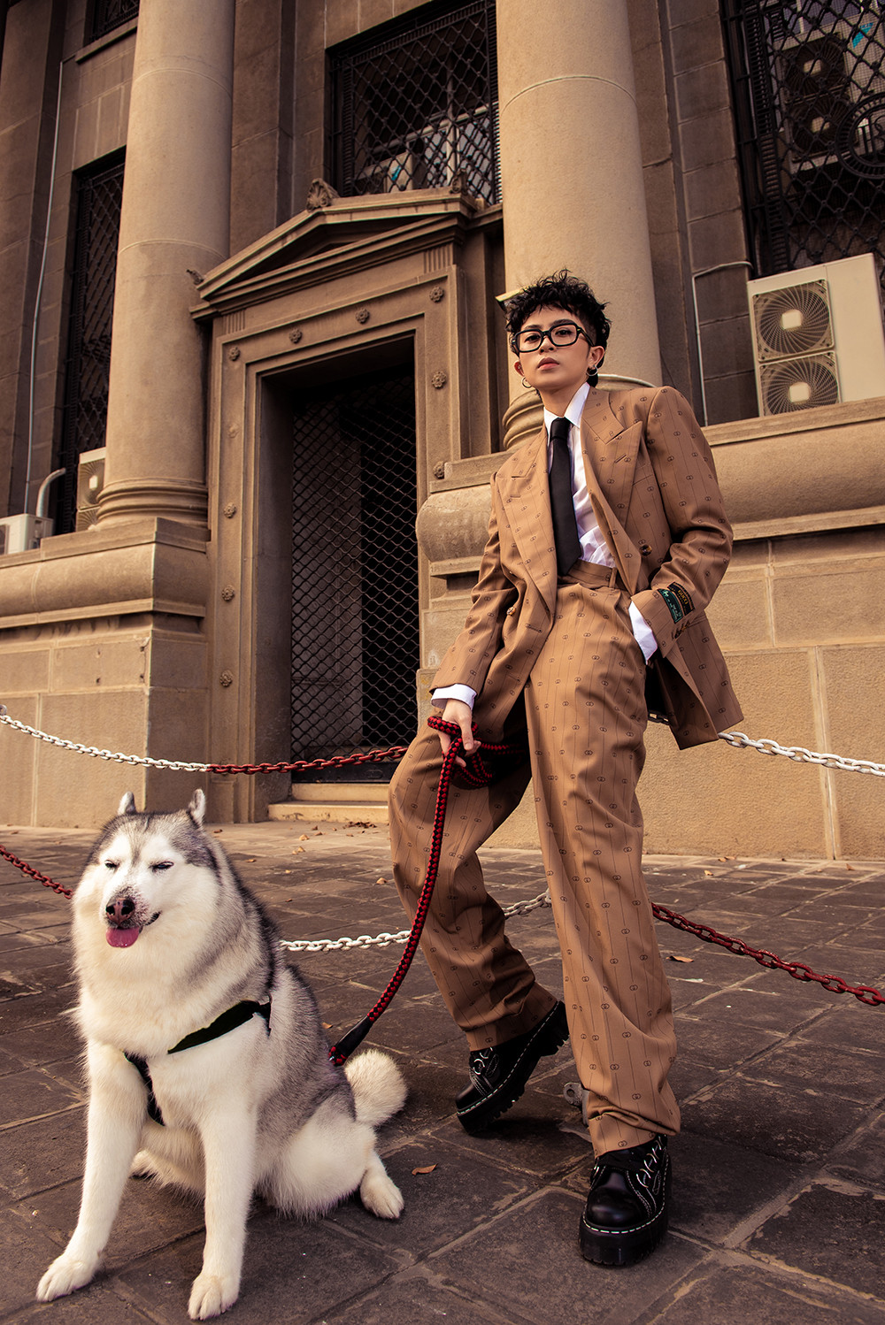 Tung bộ ảnh cực chất bên "người bạn 10 năm", Gil Lê sắp trở lại đường đua V-Pop? ảnh 3