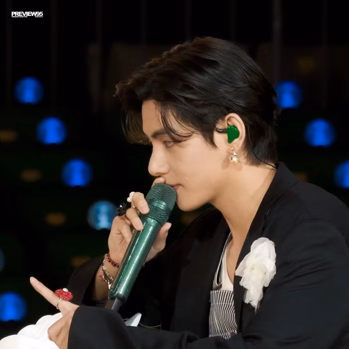 Đụng hàng nguyên set đồ với V (BTS), Sơn Tùng M-TP đẹp trai không kém cạnh ảnh 3