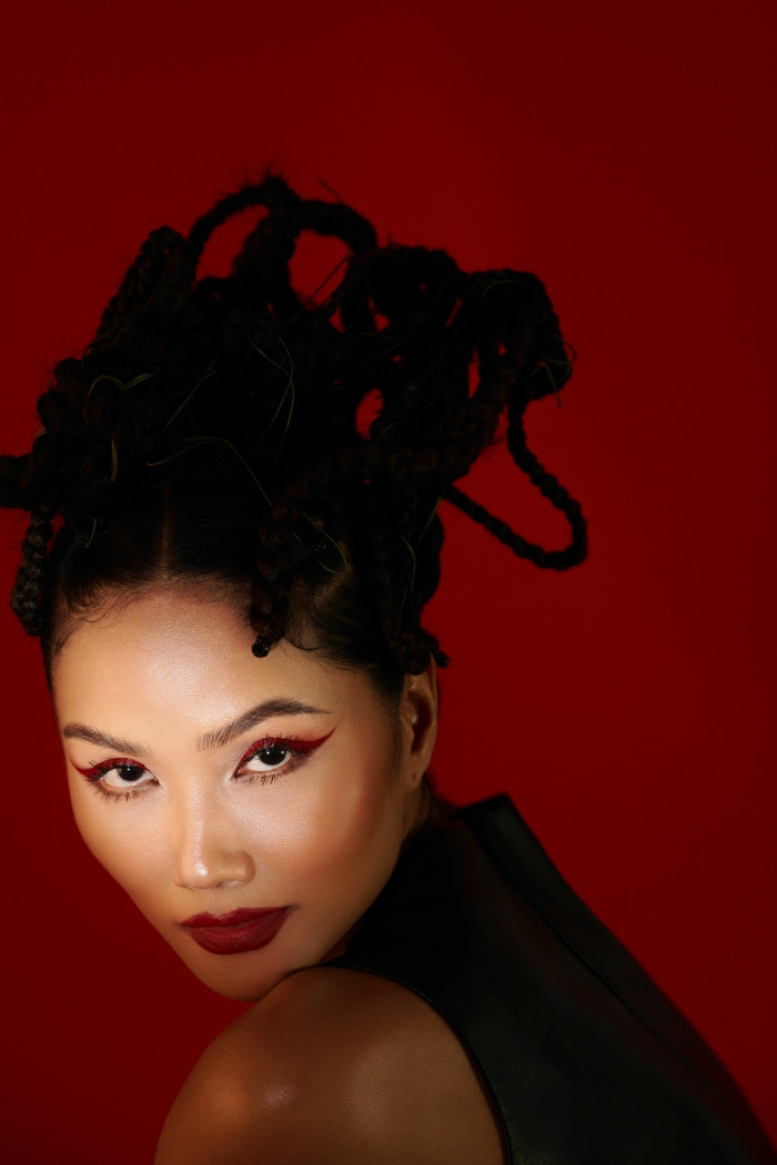 Hoa hậu H’Hen Niê sử dụng ngôn ngữ hình thể truyền tải thông điệp về phụ nữ nhân ngày 8/3 ảnh 3