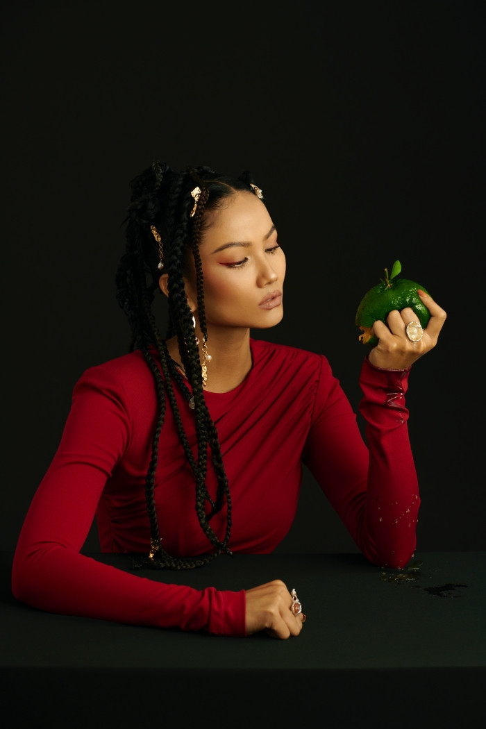 Hoa hậu H’Hen Niê sử dụng ngôn ngữ hình thể truyền tải thông điệp về phụ nữ nhân ngày 8/3 ảnh 6