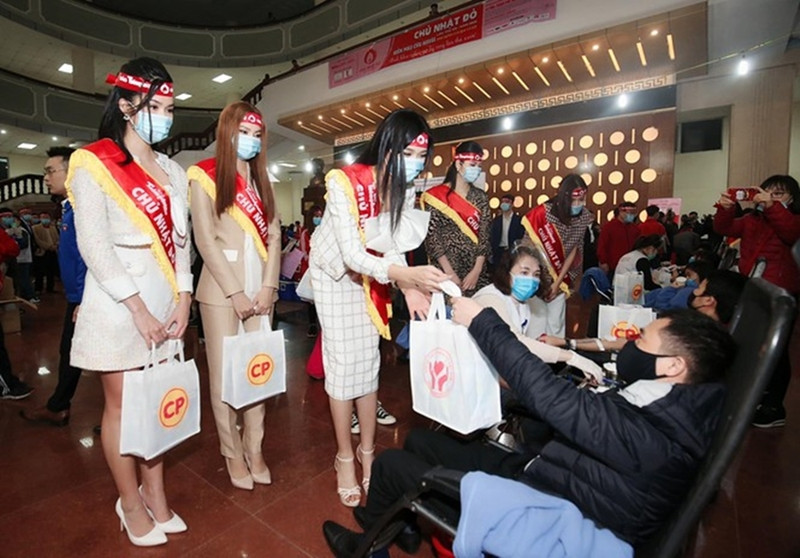 Hoa hậu Đỗ Thị Hà xinh đẹp trong tà áo dài trắng, chính thức đảm nhận cương vị mới đầy ý nghĩa ảnh 6