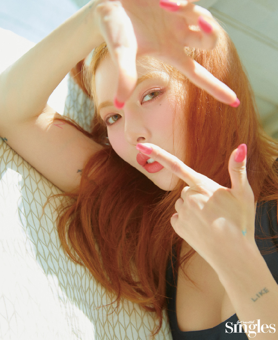 “Nữ hoàng gợi cảm” HyunA khoe nhan sắc tươi tắn đầy sức sống trên tạp chí Singles Hàn ảnh 4