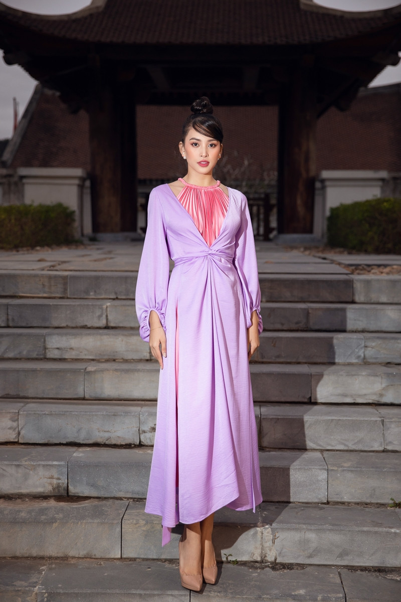 Hoa hậu Tiểu Vy, Mỹ Linh, Hương Giang, Chi Pu khoe thần thái trong cái lạnh dưới 10 độ ảnh 2