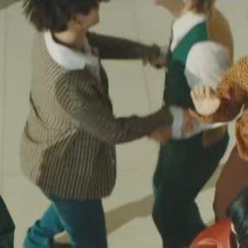 Big Hit tung MV Dynamite (B-side) - phiên bản “tấu hài” cực mạnh từ các chàng trai BTS ảnh 3