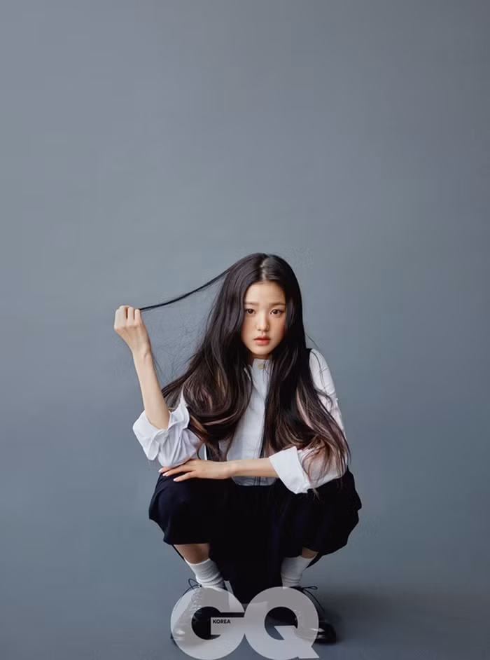 Jang Won Young gây sốc với đôi chân dài "siêu thực" trong loạt ảnh hậu trường chụp cho GQ ảnh 6